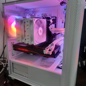 강력한pc 라이젠7 7800x3D 라데온RX5700XT 본체 이미지