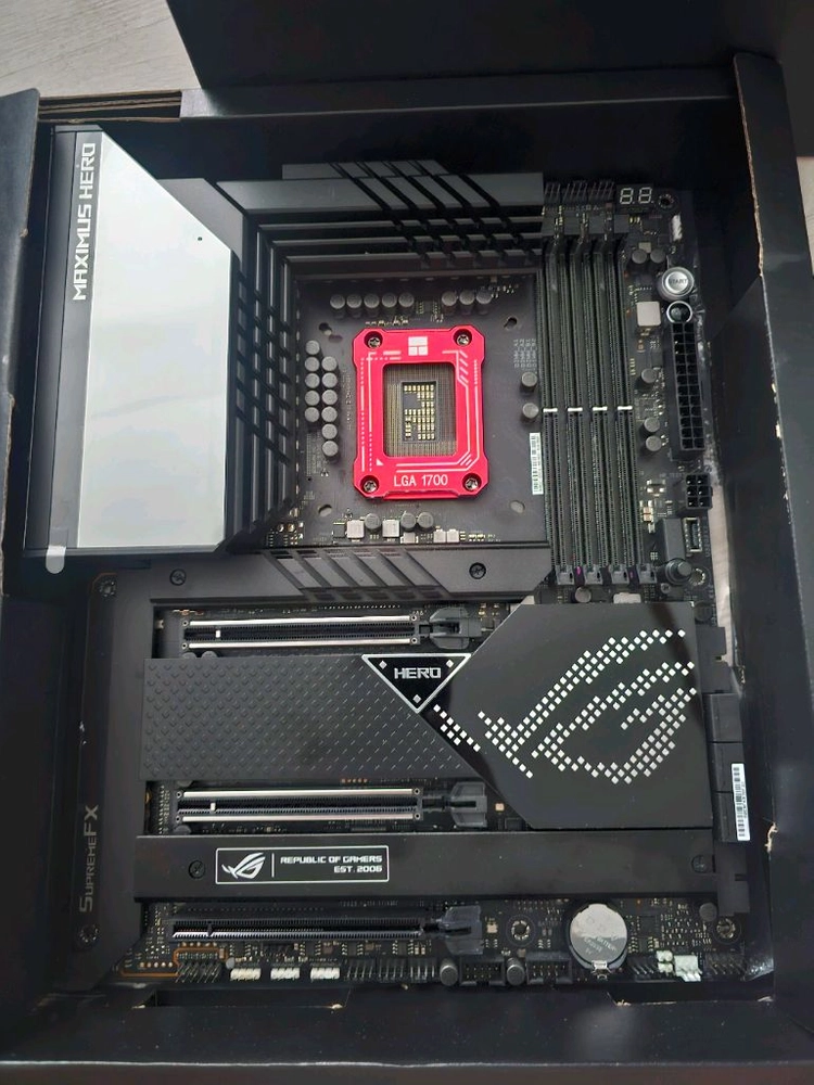 ASUS ROG MAXIMUS Z690 HERO 메인보드 이미지