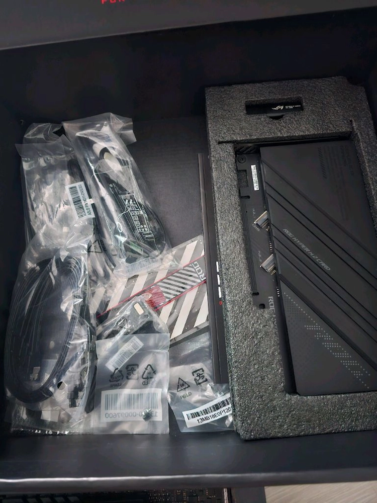 ASUS ROG MAXIMUS Z690 HERO 메인보드 이미지