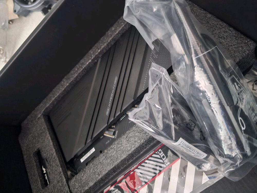 ASUS ROG MAXIMUS Z690 HERO 메인보드 이미지