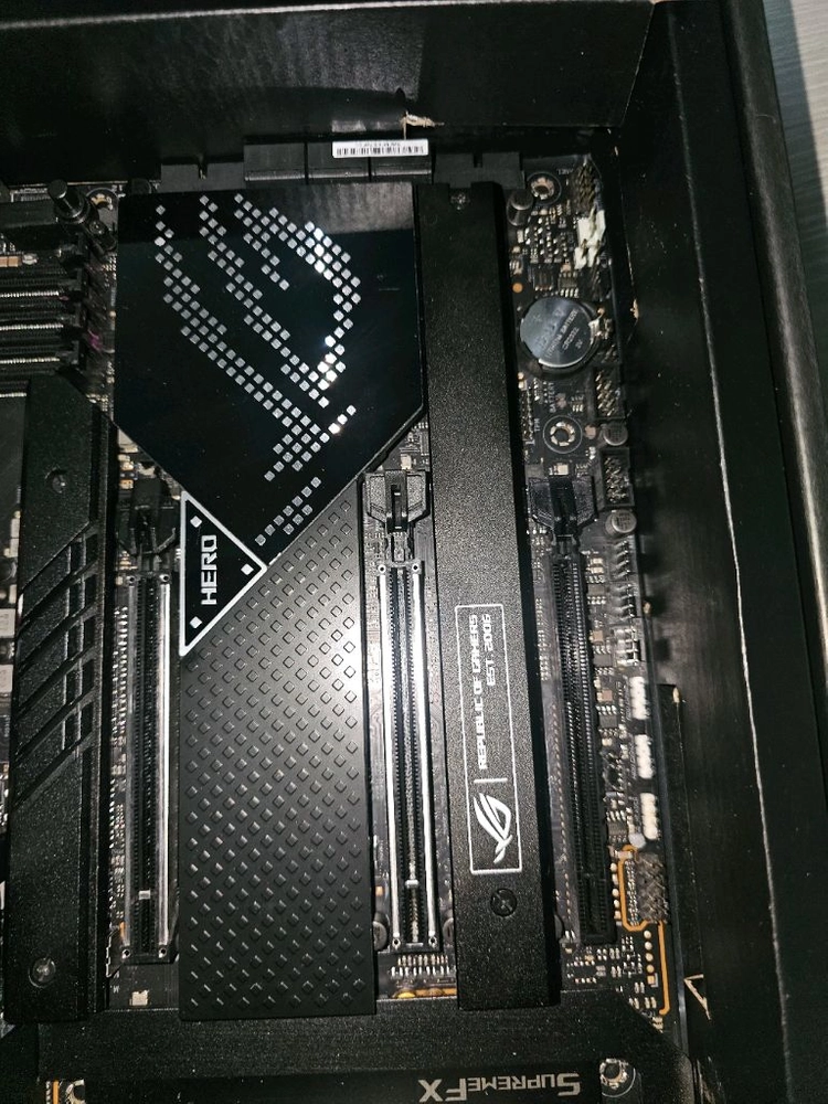 ASUS ROG MAXIMUS Z690 HERO 메인보드 이미지