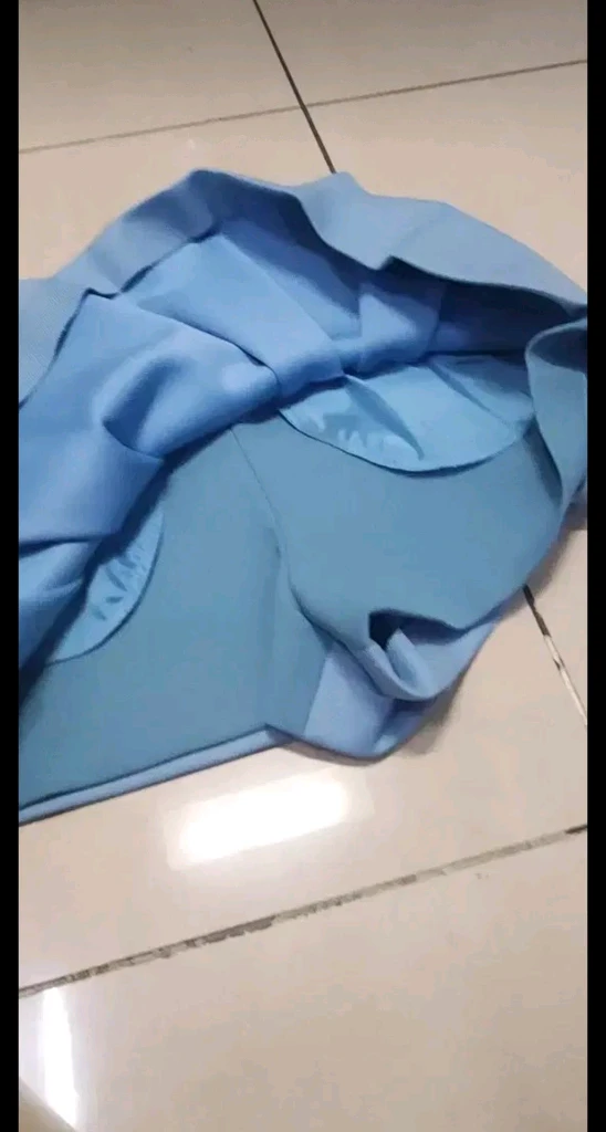 레드 발렌티노 이쁜 숏팬츠 이미지
