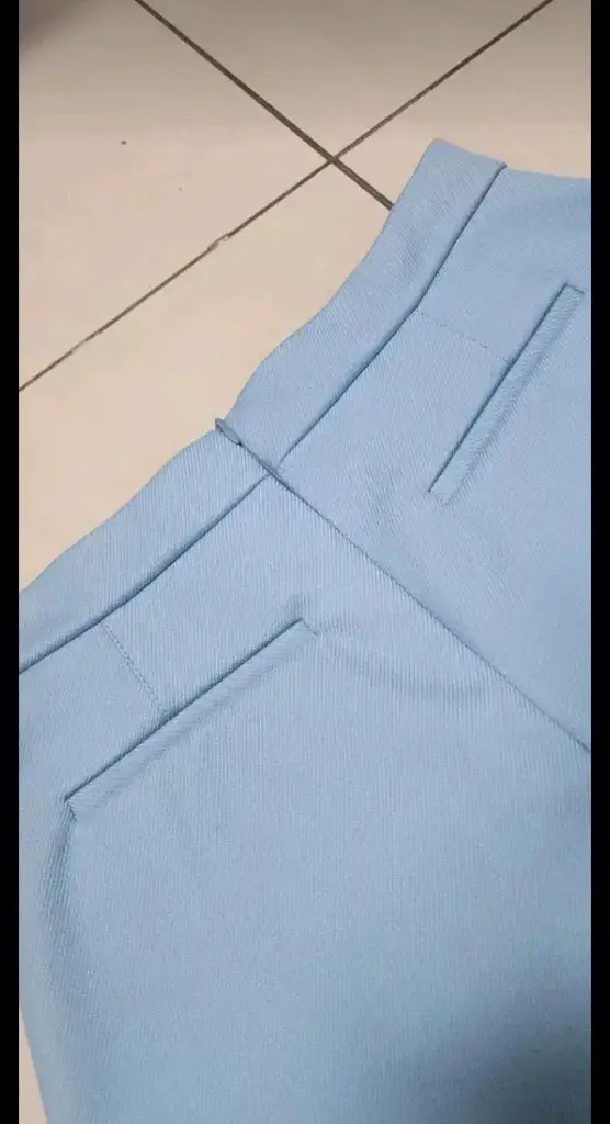 레드 발렌티노 이쁜 숏팬츠 이미지