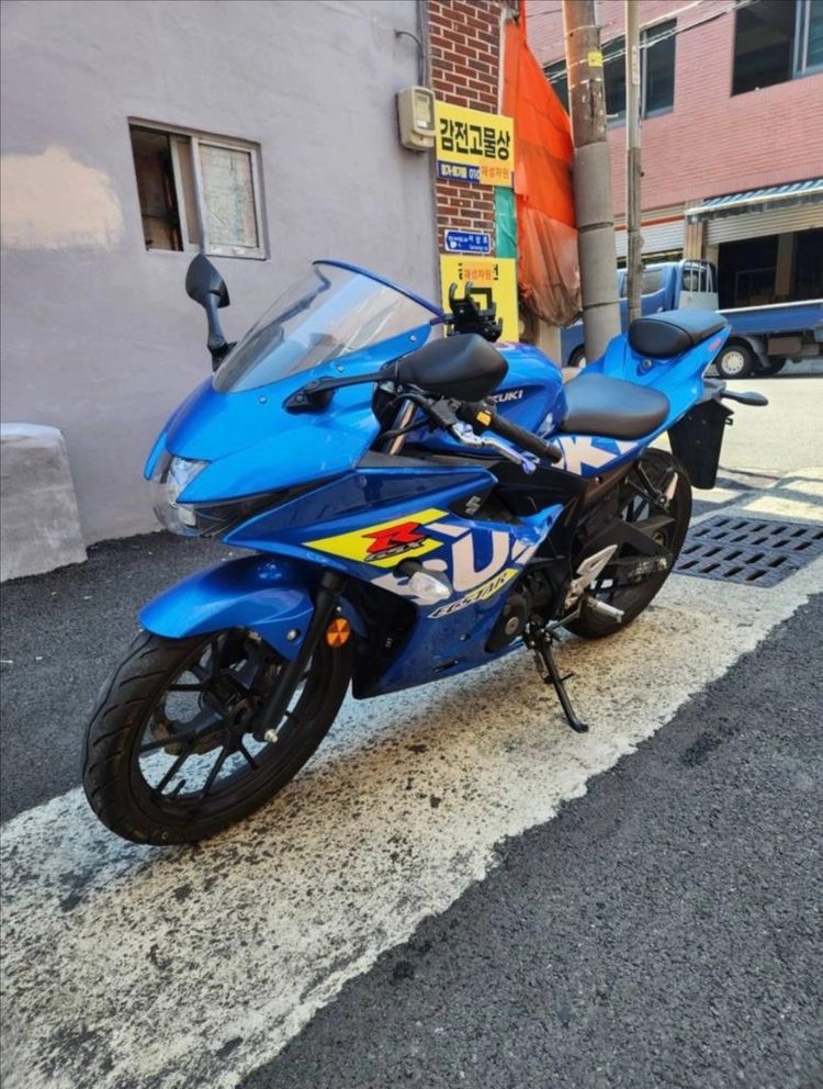 스즈키 gsx-r125 23년식 7813km 개인거래 급처 합니다 이미지