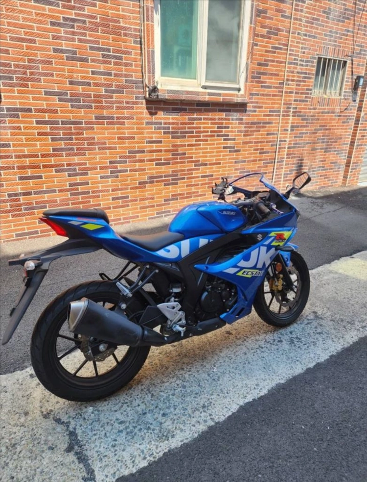 스즈키 gsx-r125 23년식 7813km 개인거래 급처 합니다 이미지