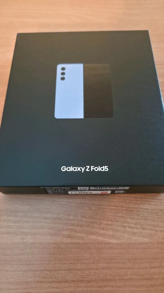갤럭시 Z 폴드5 512GB 아이스블루 색상풀박스 구성이고,톰 브라운 가죽 케이스 포함 - 안심되는 중고거래