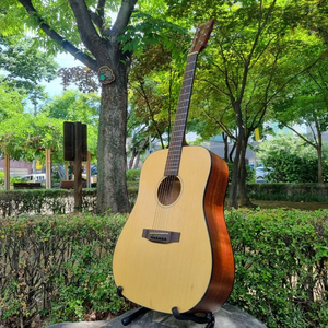 한국산 BB.Stone 통기타 입문용 무광 마감 기타 판매합니다 이미지