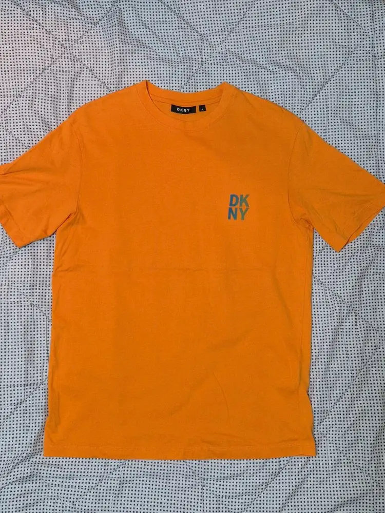DKNY 반팔티 팝니다 이미지