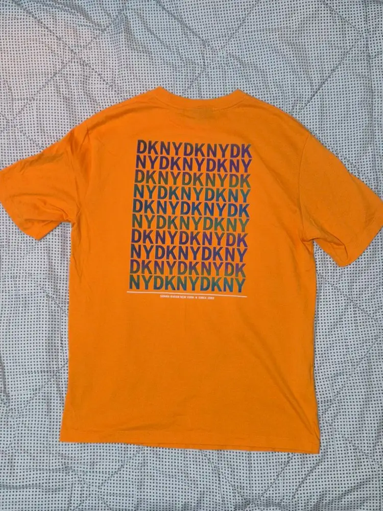 DKNY 반팔티 팝니다 이미지