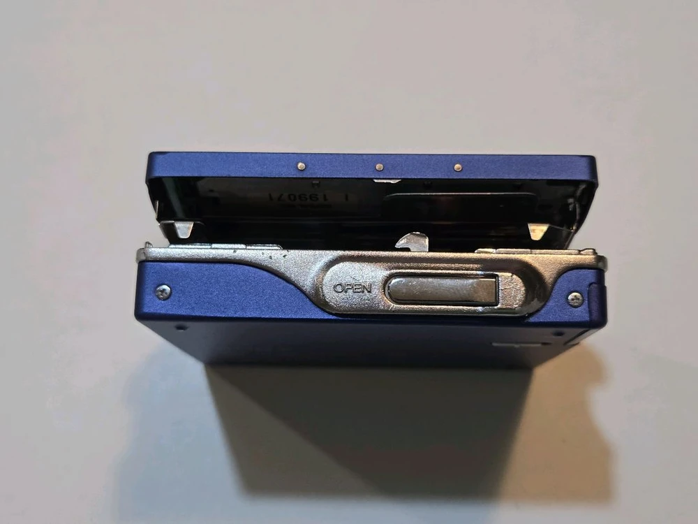 SONY MZ-R909 소니 MD워크맨 정상작동품 이미지