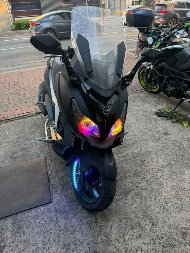 300cc스쿠터(Xmax 금장 , 크루심 300) 이미지