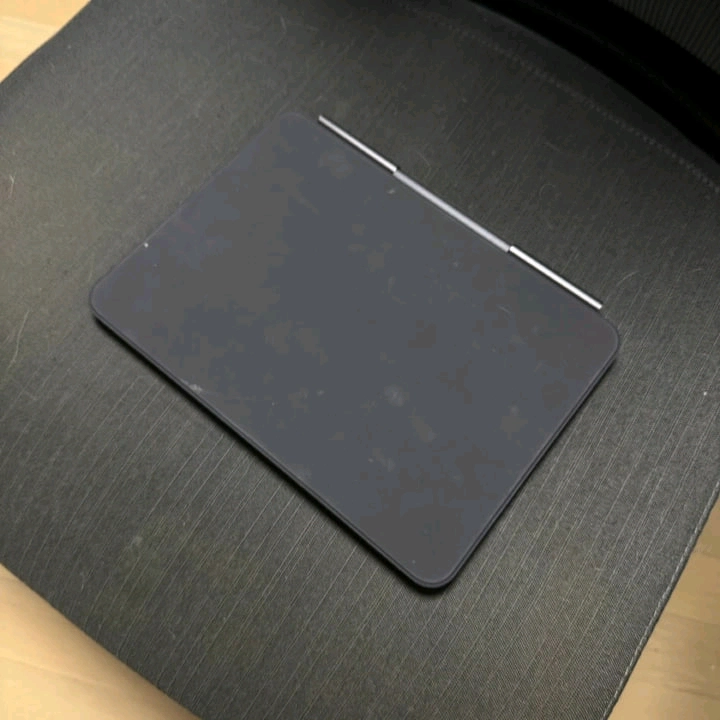 아이패드 프로 11 M5 256 Wi-Fi + 매직키보드 이미지