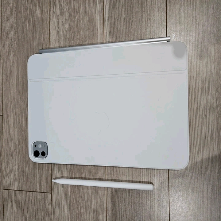 아이패드 프로 M4 11인치 256GB / 배터리 100%·사이클 54 / 풀박스 / 매직키보드·애플펜슬 이미지
