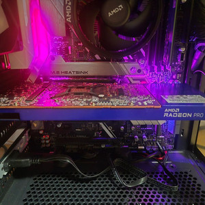 라데온 pro W6600 전문가용 그래픽 카드 팝니다. 이미지