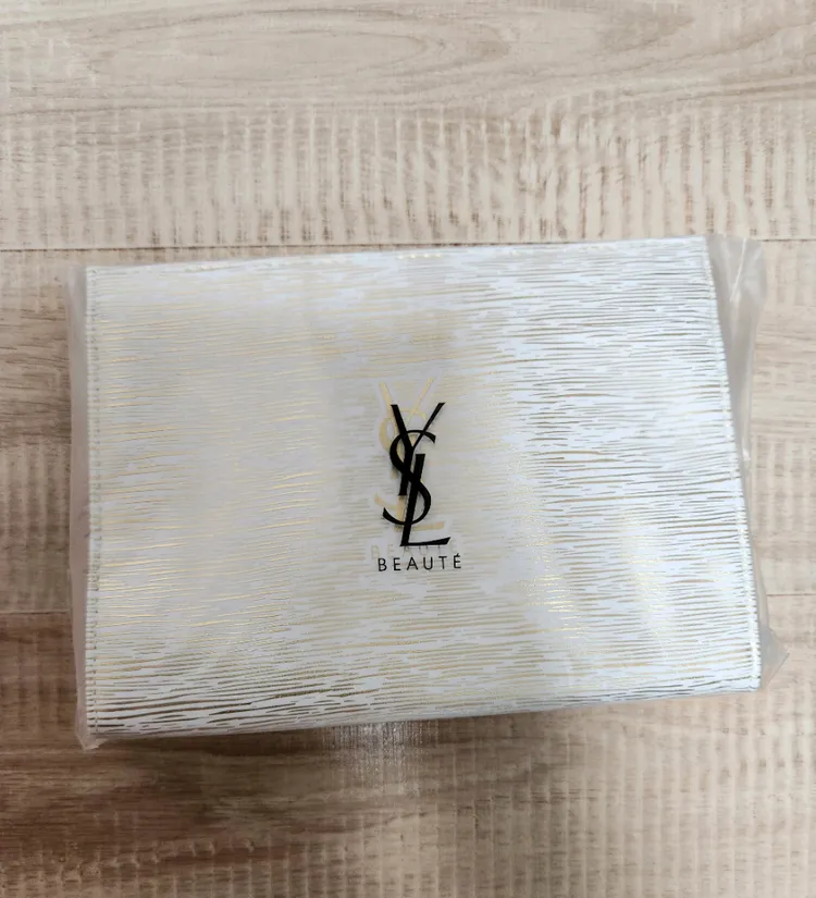 입생로랑 뷰티 파우치 팝니다 이미지