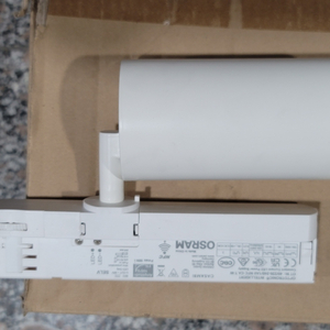 플로스 FLOS Light shadow spot60 Casambi LED CRI90 전시장 레일 조명 이미지