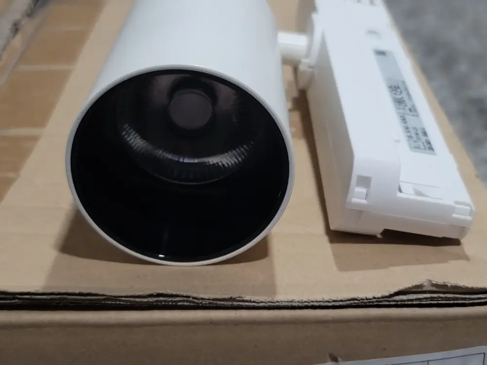 플로스 FLOS Light shadow spot60 Casambi LED CRI90 전시장 레일 조명 이미지