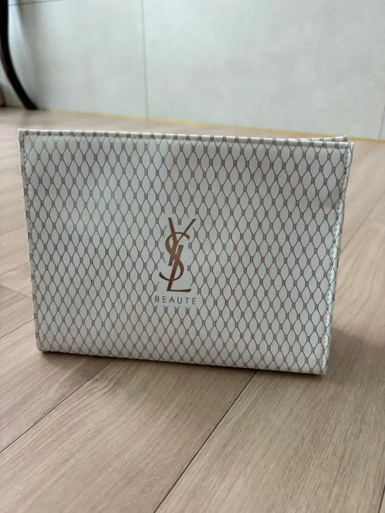 입생로랑 뷰티 파우치 화이트 이미지