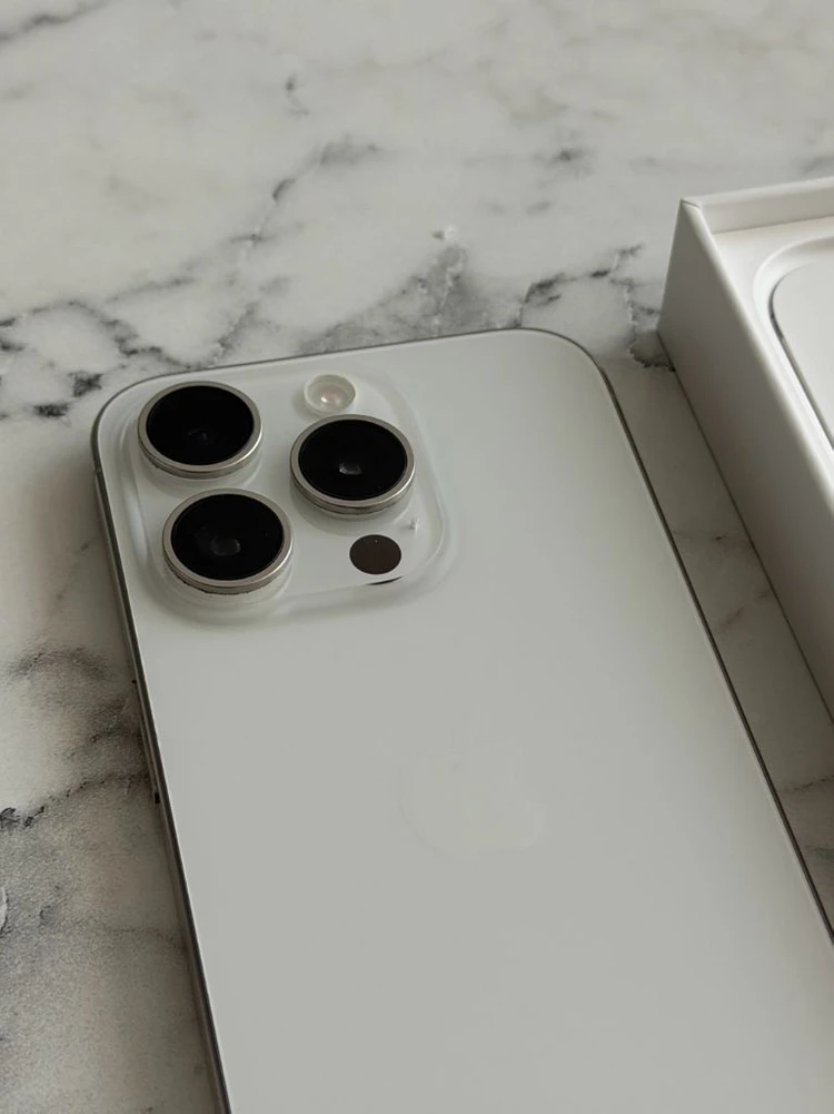 아이폰15프로 256GB 화이트 자급제 이미지