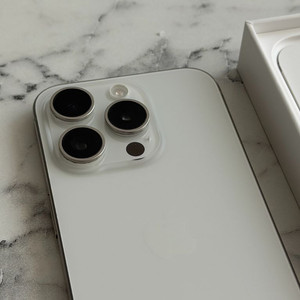 아이폰15프로 256GB 화이트 자급제 이미지