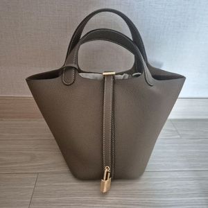 프리미엄 소가죽 에센셜 락 토트백 (파우치SET) 이미지