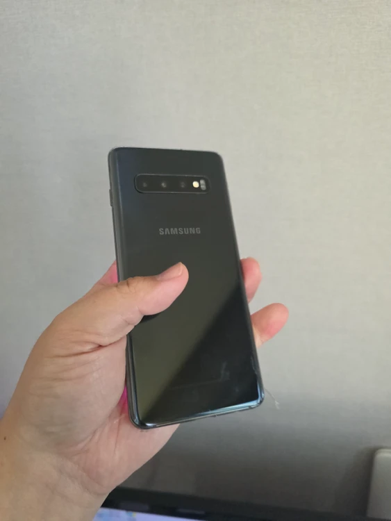 갤럭시 S10 블랙 128기가 자급제 A급 팔아요~ 이미지