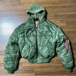 베트멍 AW17 리버시블 알파인더스트리 크롭 패디드 봄버 MA-1 이미지