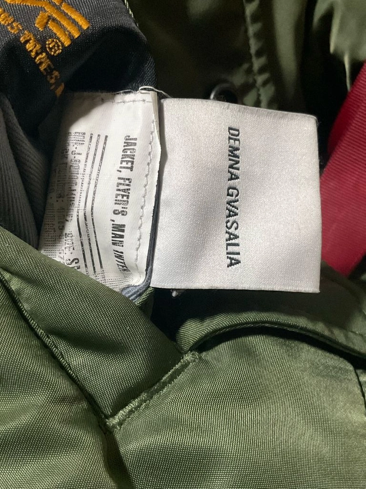 베트멍 AW17 리버시블 알파인더스트리 크롭 패디드 봄버 MA-1 이미지