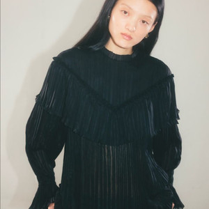 오르 플리츠 러플블라우스 블랙 s 새상품 orr 도도컬렉션 블랙블라우스 쉬폰블라우스 이미지