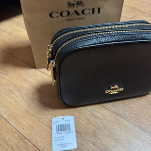 Coach 가방 C1302 (Jes Crossbody 20 In Crossgrain Leather / 블랙 컬러) 이미지