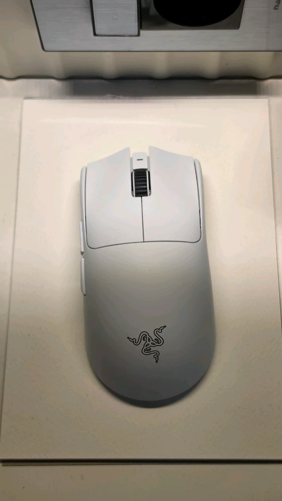 레이저 바이퍼 V3 PRO 화이트 이미지