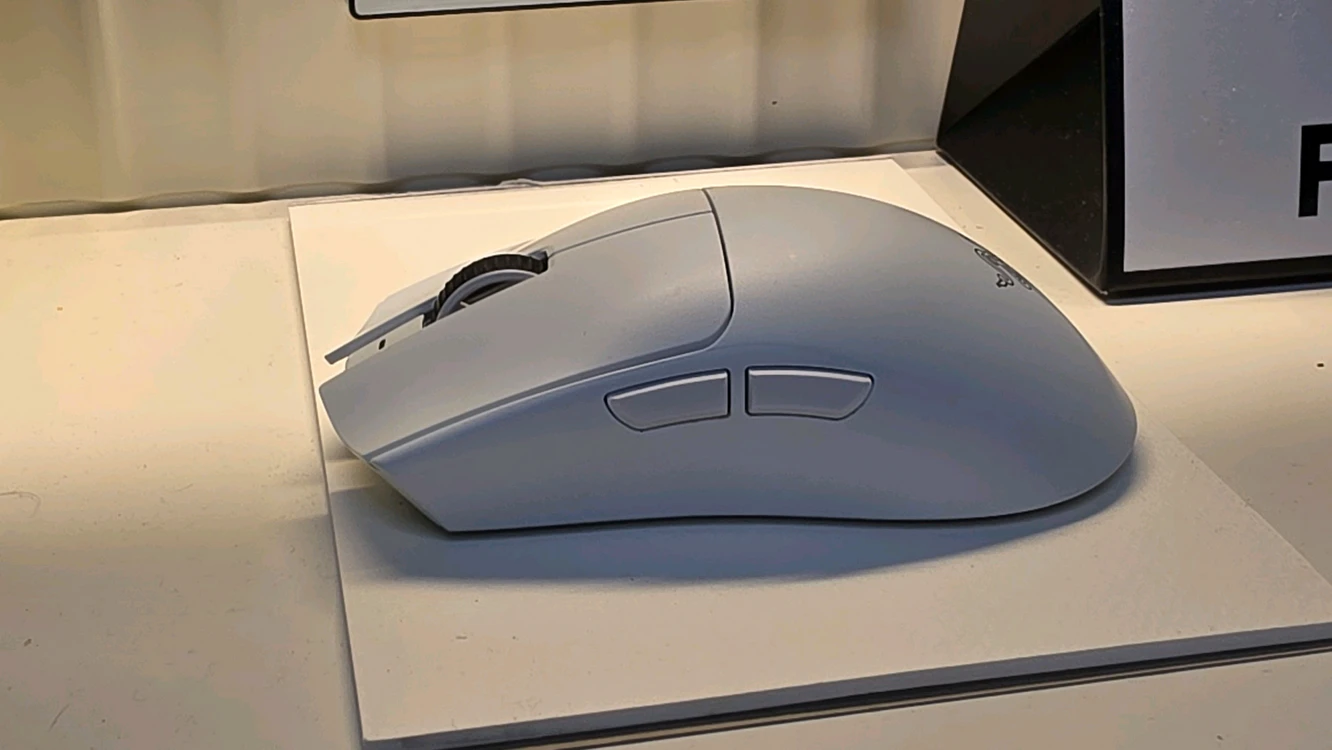 레이저 바이퍼 V3 PRO 화이트 이미지
