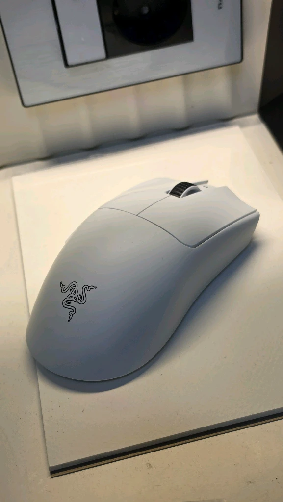 레이저 바이퍼 V3 PRO 화이트 이미지