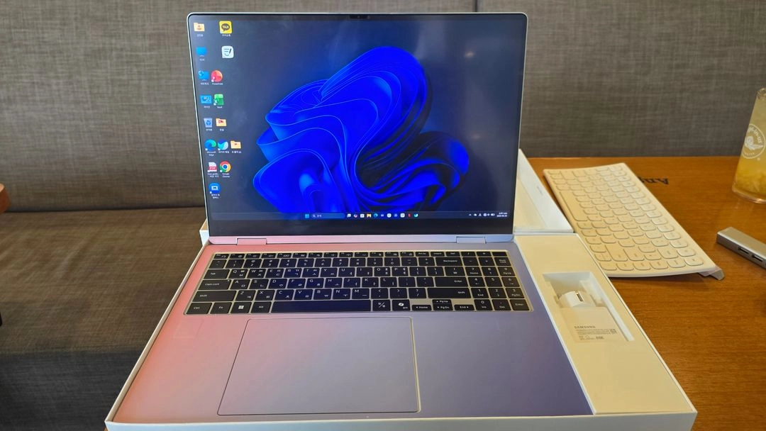 삼성갤럭시북5 프로360 16인치 nt960qha-kc71s 완전 새제품 풀박스 판매합니다. 이미지