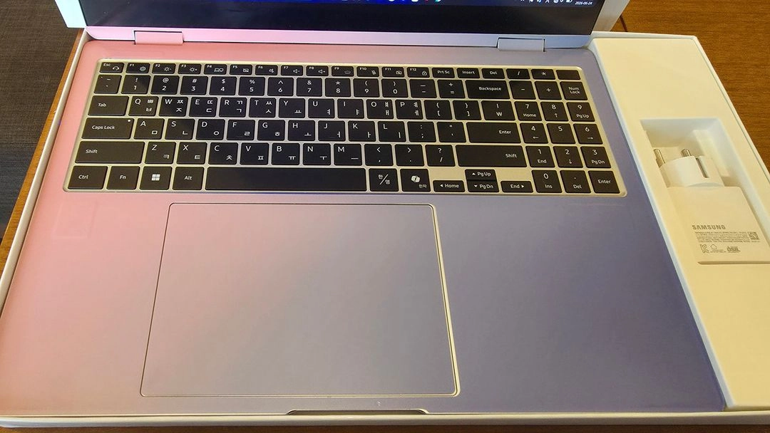 삼성갤럭시북5 프로360 16인치 nt960qha-kc71s 완전 새제품 풀박스 판매합니다. 이미지