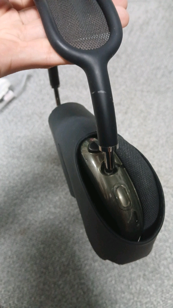 에어팟맥스라이트리닝 스페이스그레이 페어링불량 이미지