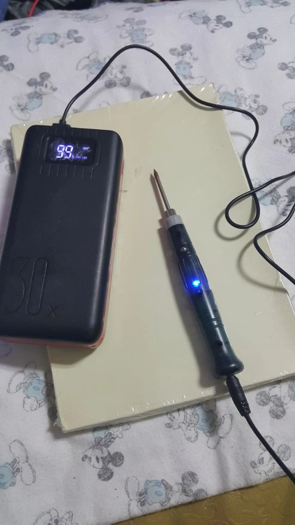 무선 납땜 인두 휴대용 usb 보조배터리 야외 폰충전기 이미지