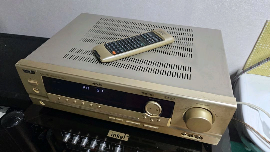 인켈 오디오 리시버 RV-50800 골드 색상입니다 이미지