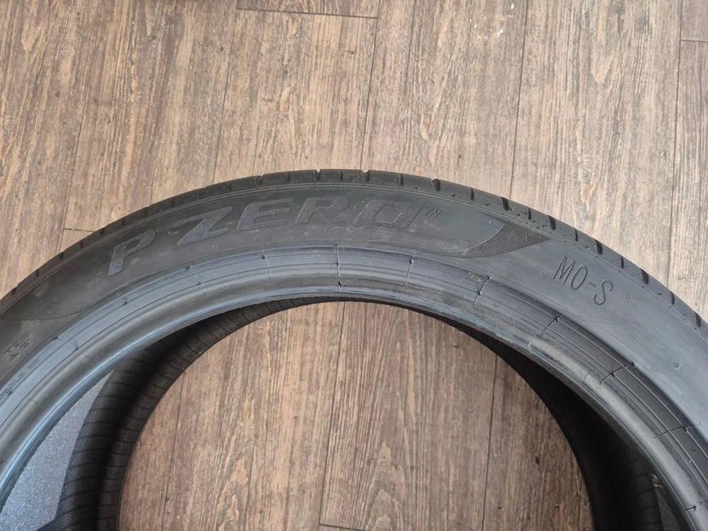 255 40 20 / 2554020 피렐리 피제로 흡음재 중고타이어 이미지