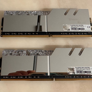 지스킬 로얄 ddr4 32gb 셋팝니다 이미지