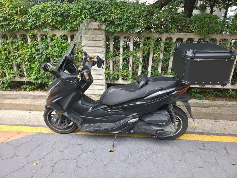 혼다 포르자25년식 350 블랙 탑박스 포함 14804km 이미지