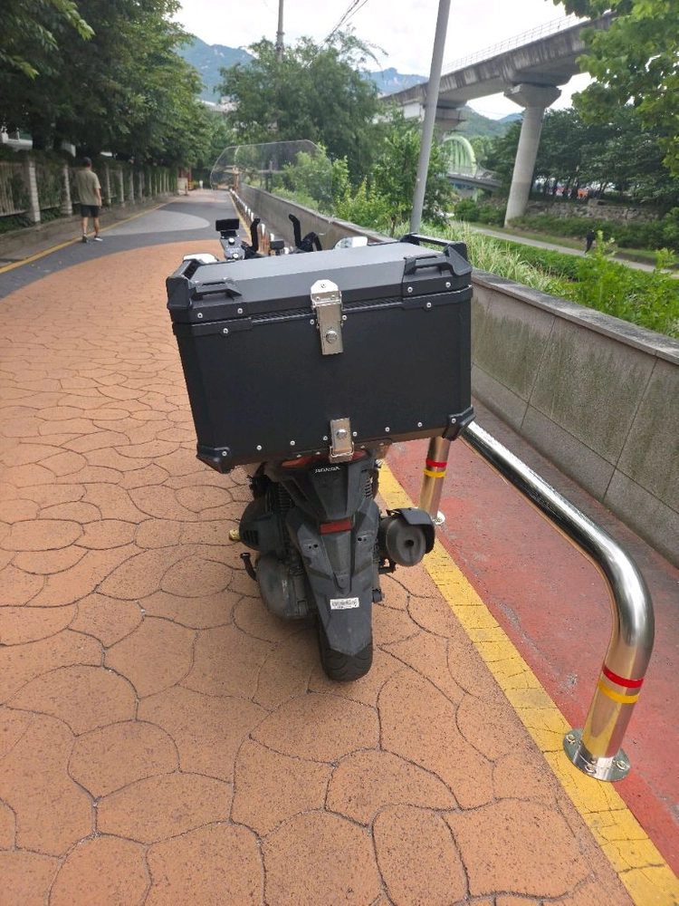 혼다 포르자25년식 350 블랙 탑박스 포함 14804km 이미지
