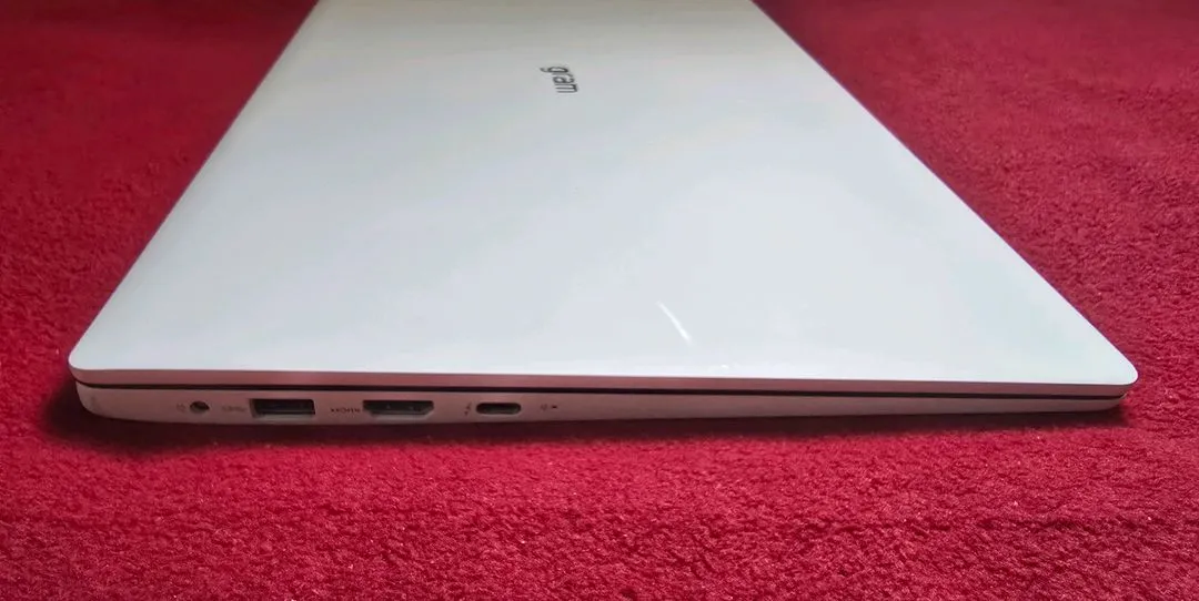 LG 그램 노트북 15ZB95N 풀업글 이미지