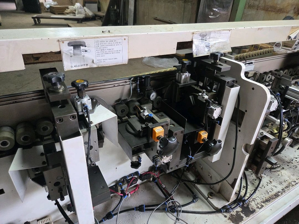 1mm 자동엣지밴딩기 이미지