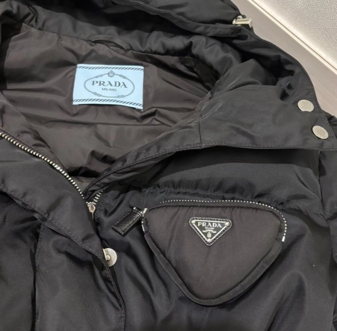 [정품] PRADA Re-Nylon Down Jacket 프라다 리나일론 서현 패딩 황금사이즈 36 이미지