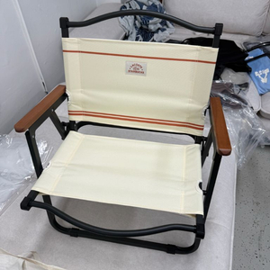 라코스테 스타벅스 캠핑체어 이미지