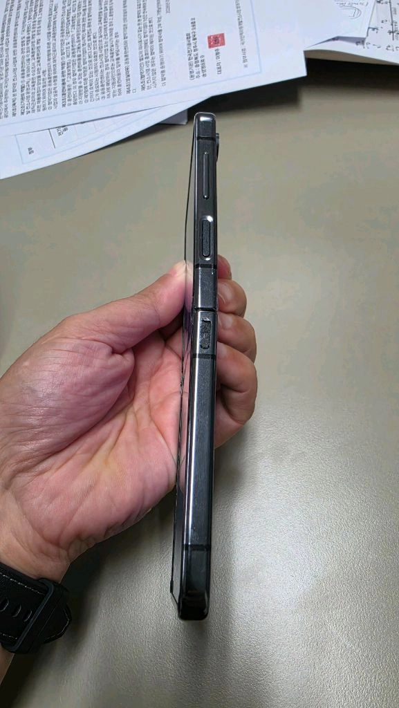 삼성 갤럭시 Z플립5 그라파이트 256G 이미지