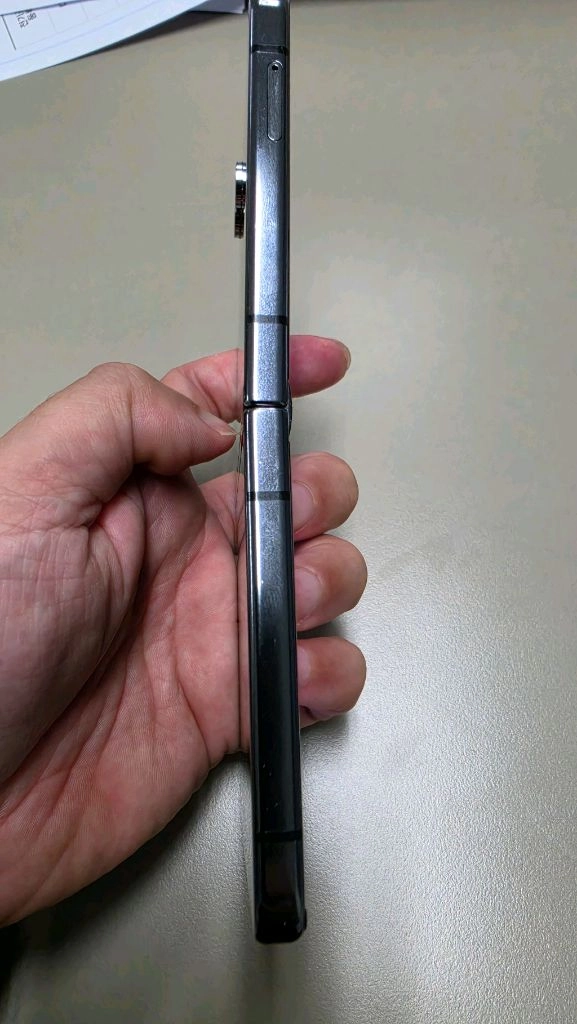 삼성 갤럭시 Z플립5 그라파이트 256G 이미지