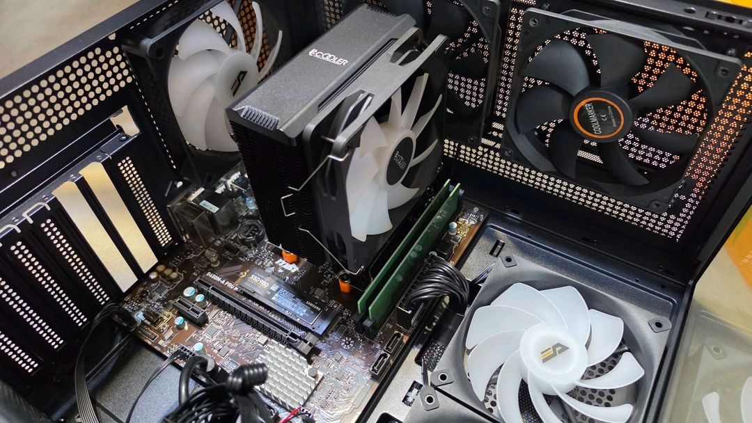 라이젠 5600 rtx3070 ssd 1t 컴퓨터 본체 이미지