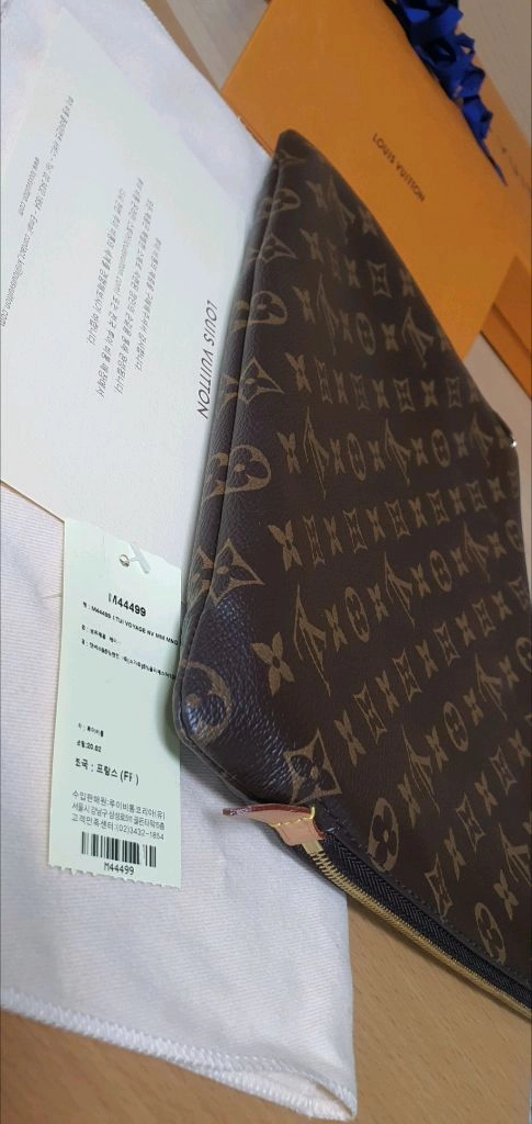 루이비통 에튀보야주MM 클러치백 새상품급 정품(감정O)구찌프라다디올고야드샤넬셀린느보테가생로랑발렌시아가버버리가방 이미지